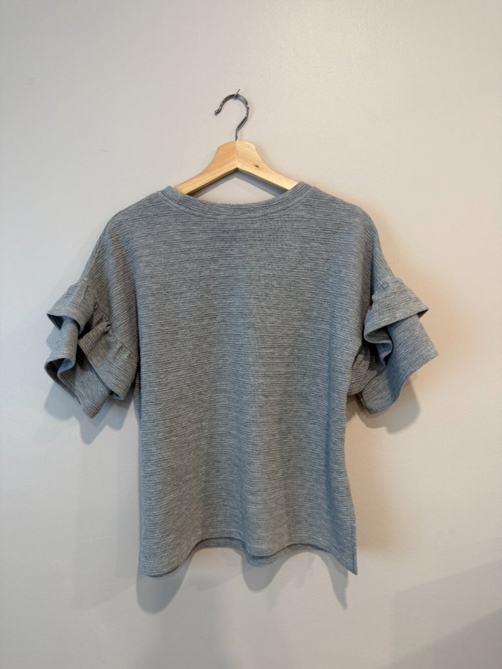 2 / $40 | French Connection Grey Sudan Marl Ruffle Sleeve Top Womens S - Picture 4 of 7